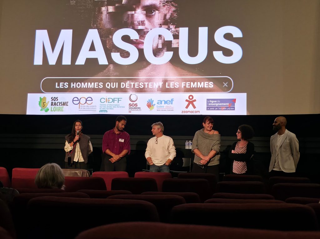 intervenants sur la scène