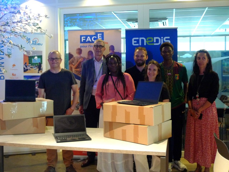 Remise des PC par ENEDIS au point Milieu - Photo de groupe